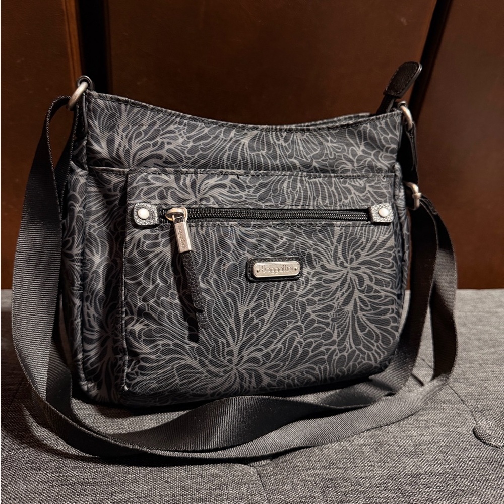 Baggallini Black and Gray Floral Crossbody Bag - Picture 3 of 9
